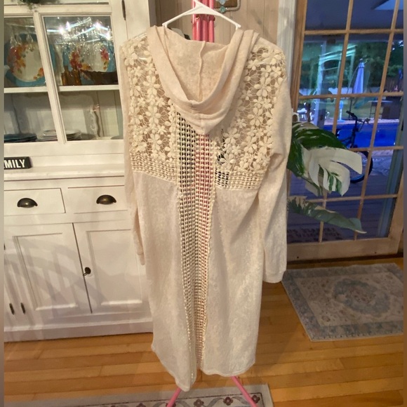 New Without Tags Iris Cream Crochet Cardigan With Hood - Picture 3 of 4
